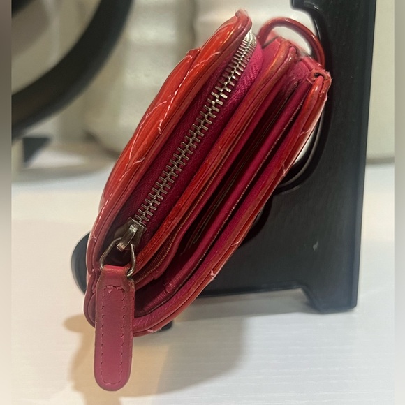 Chanel Matelassé Zip Wallet with Contrast Threading - Picture 5 of 14